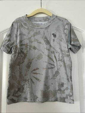 abercrombie kids | (5/6) boys Gray Tie-Dye Short Sleeve essential Tee